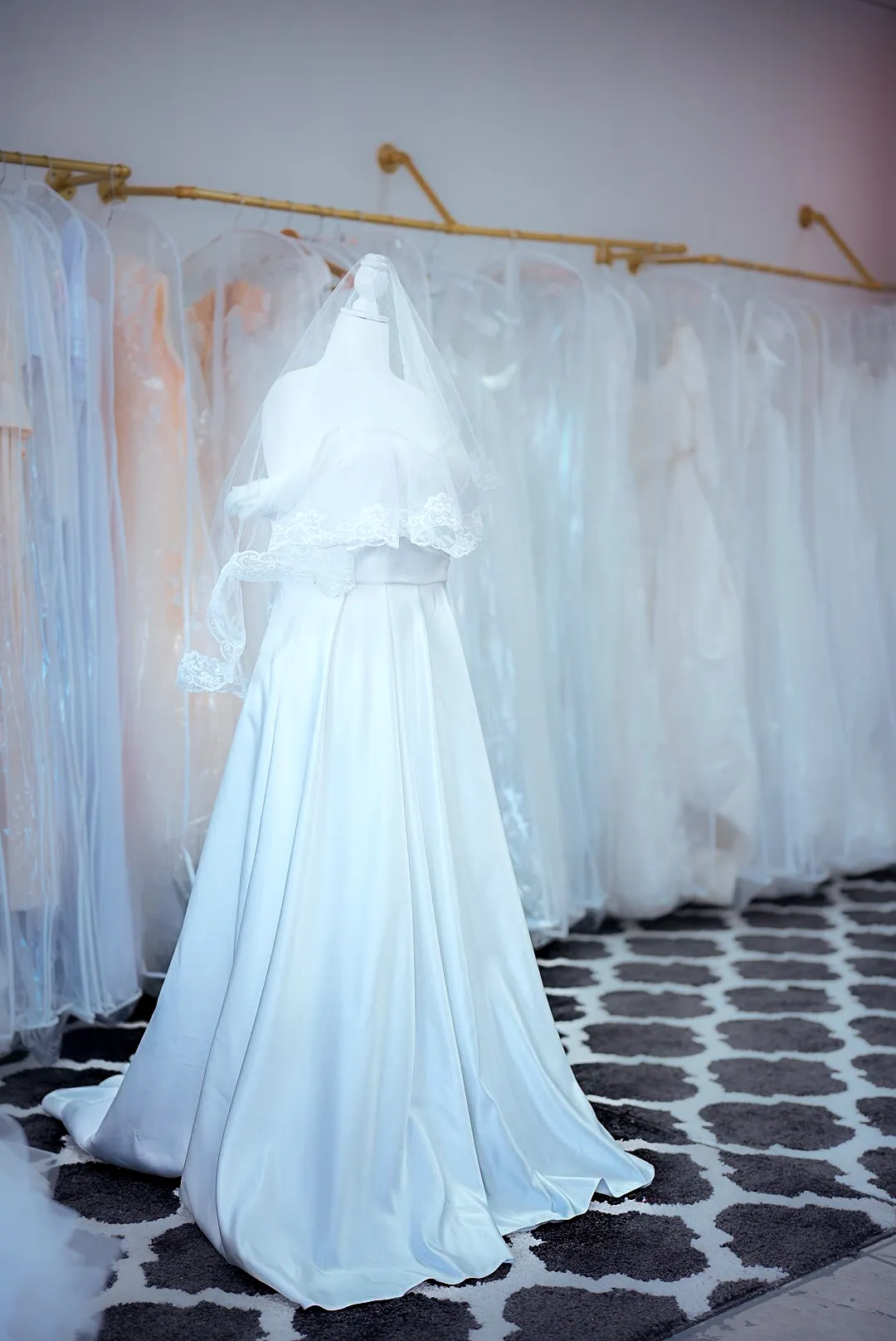 Ivory satin wedding dress with bow straps photo 2