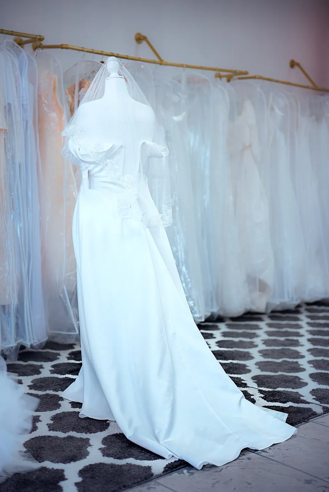 Ivory satin wedding dress with bow straps photo 3