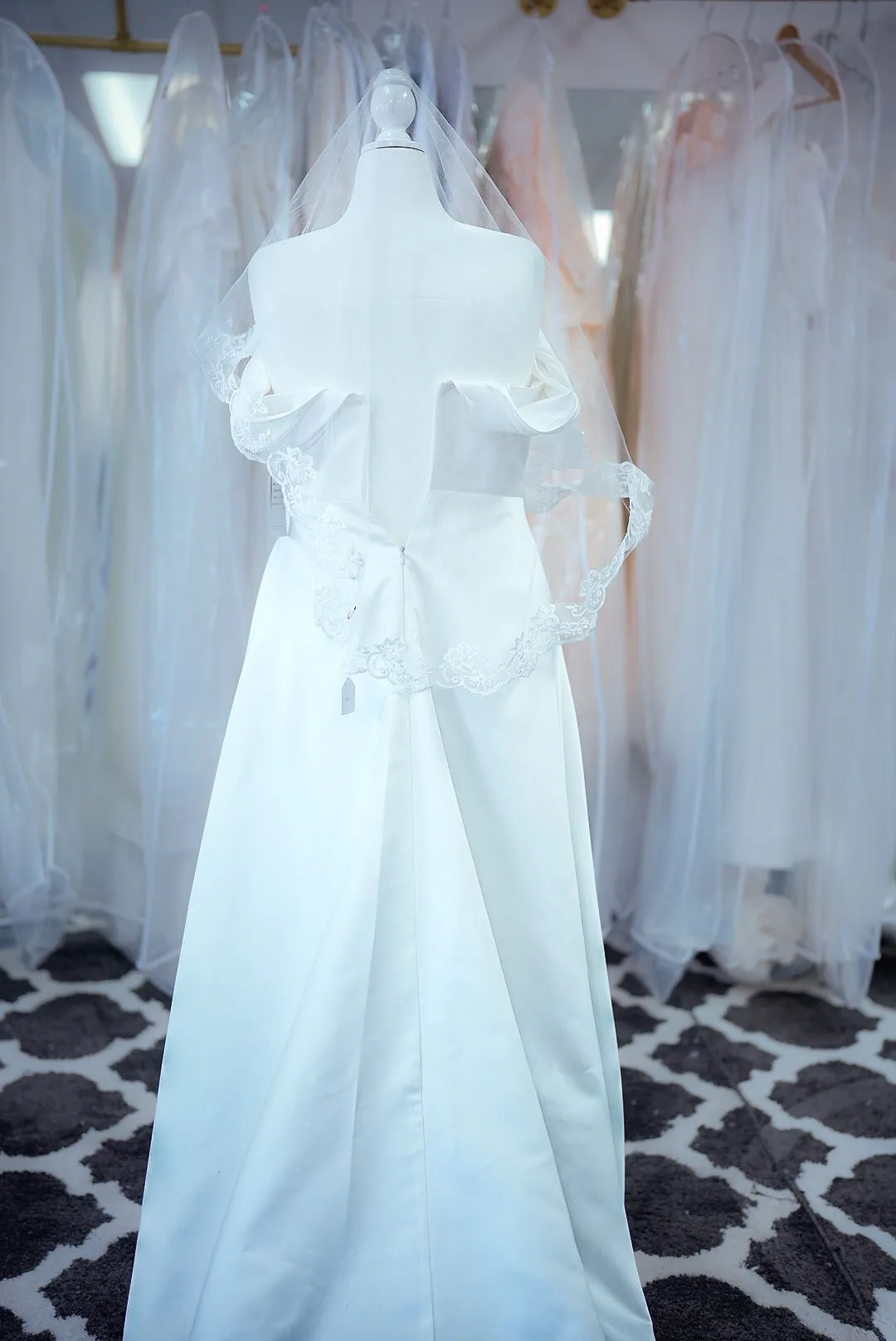Ivory satin wedding dress with bow straps photo 4