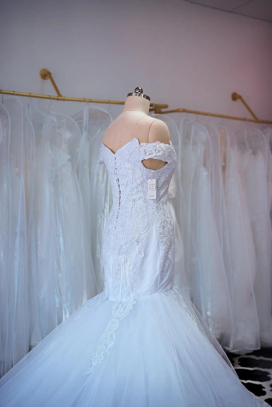 White off-shoulder lace mermaid dress photo 4