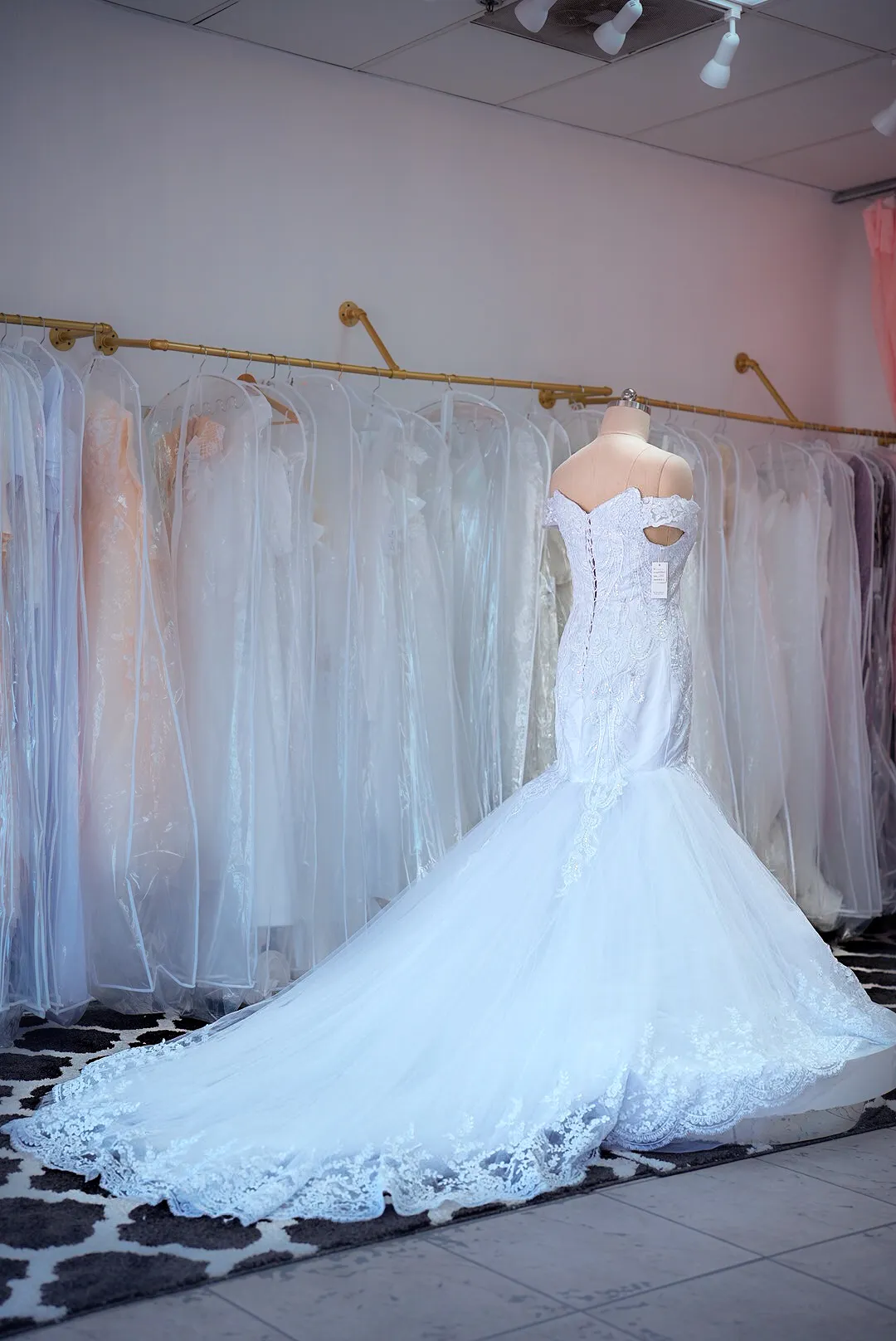 White off-shoulder lace mermaid dress photo 5