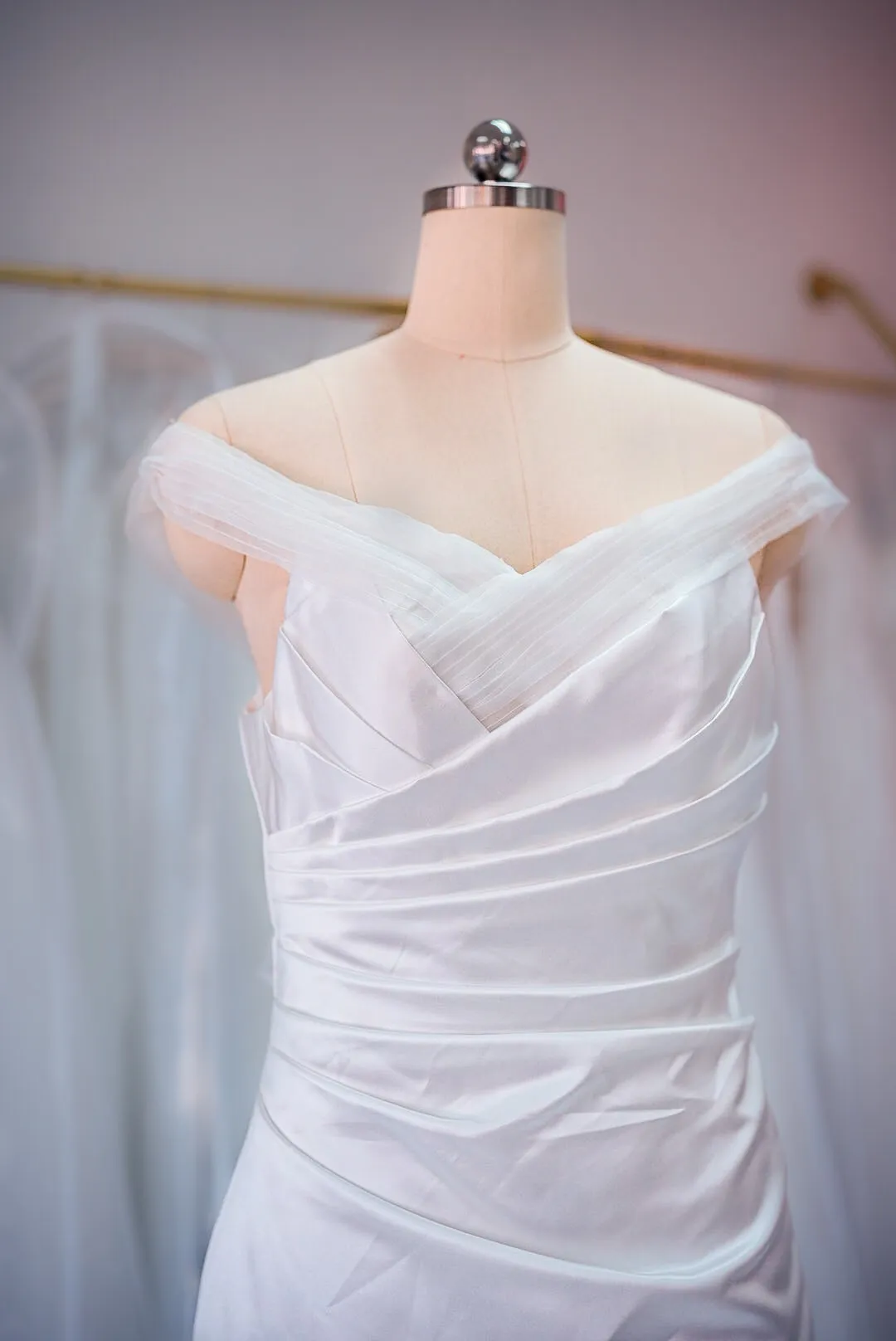 White satin mermaid dress photo 2