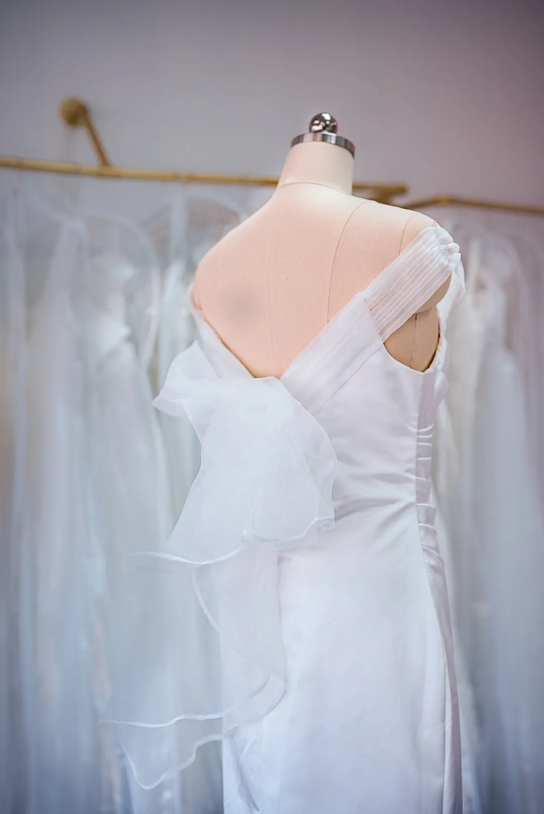 White satin mermaid dress photo 3
