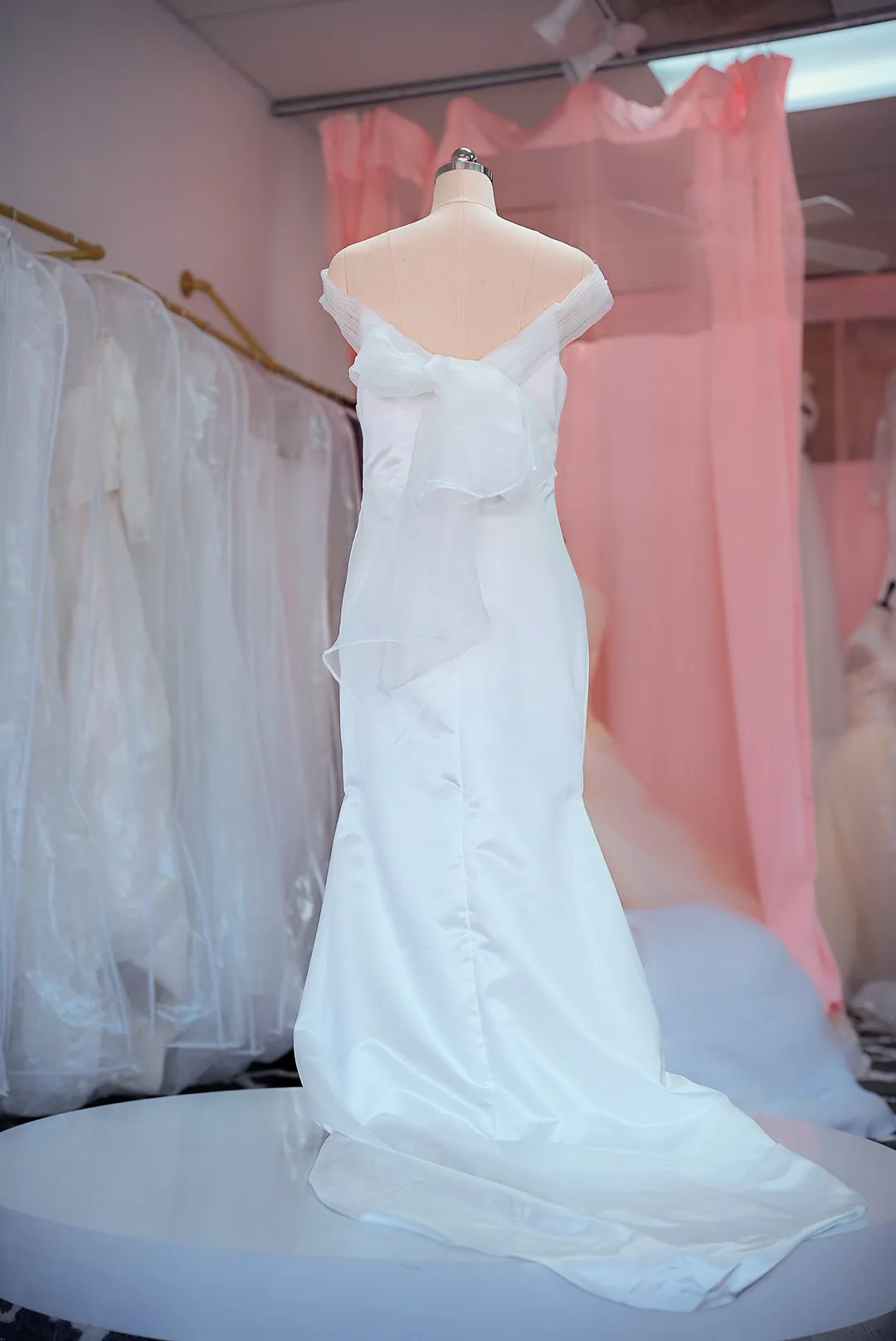 White satin mermaid dress photo 4