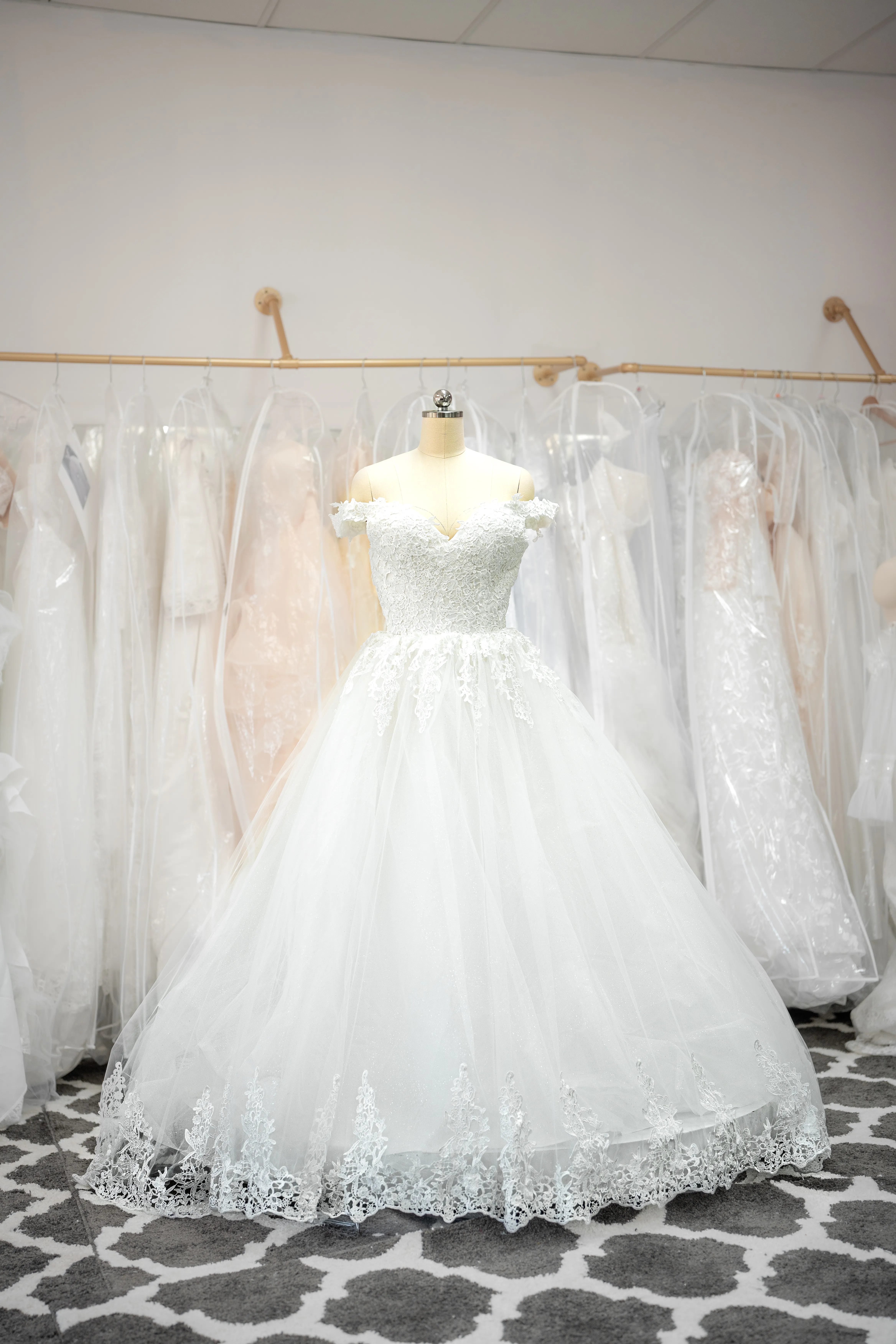 White cap-sleeve lace wedding gown photo 3