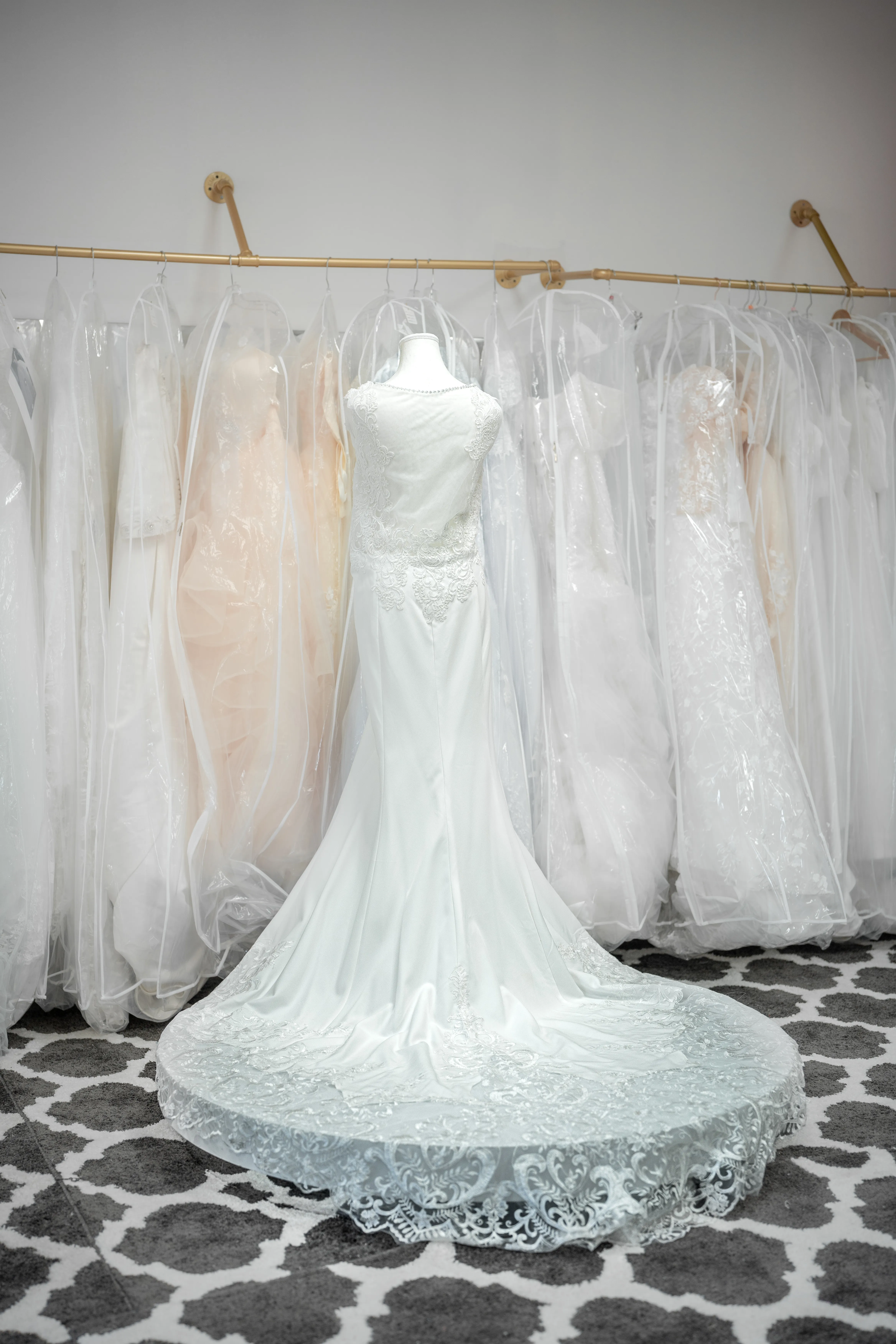 White lace mermaid wedding dress photo 2