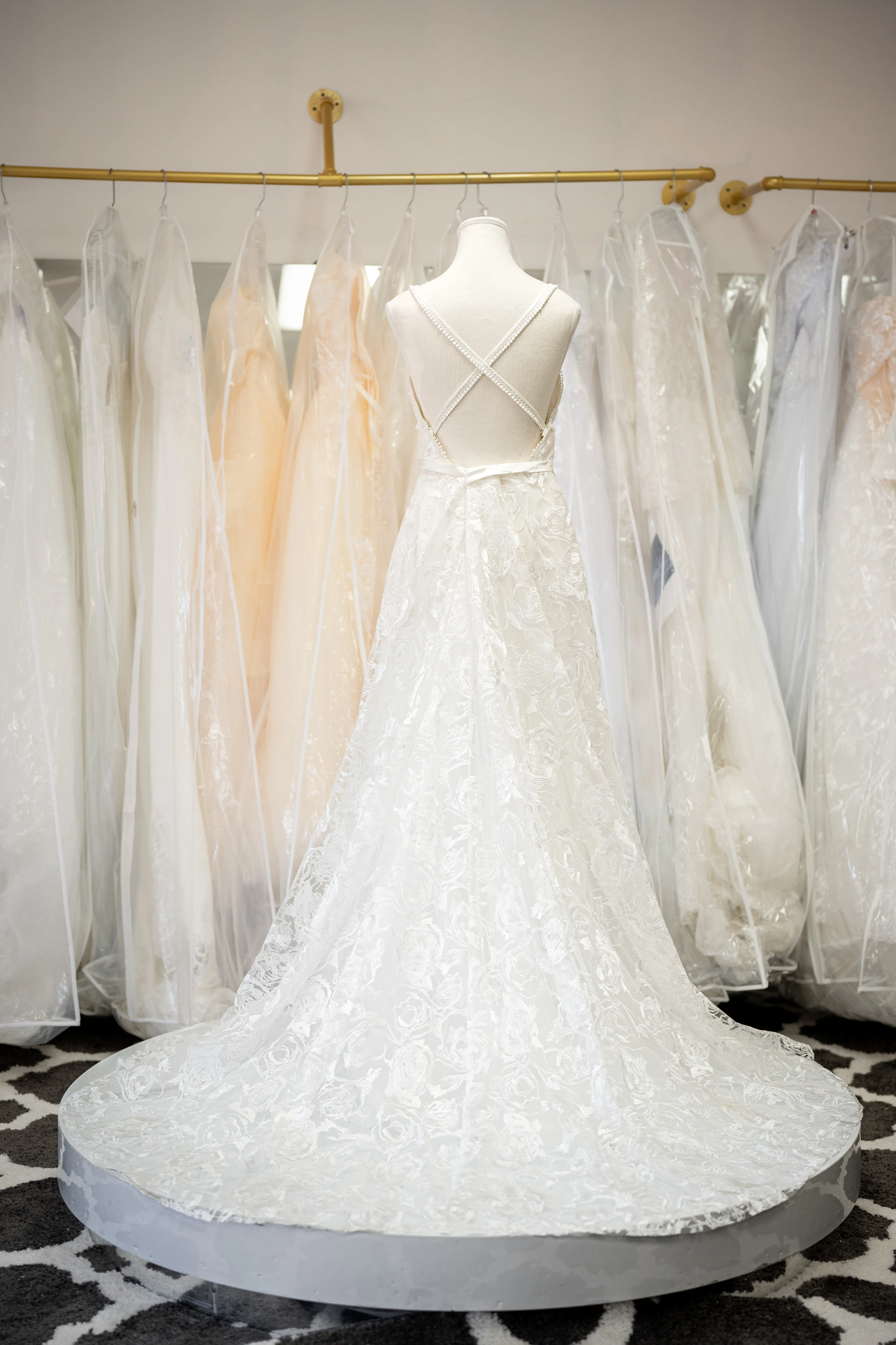 White rose lace wedding dress photo 2